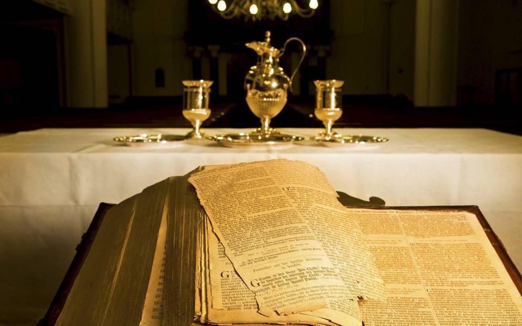 „De sacramenten zijn naar hun aard gebonden aan de samenkomst van de gemeente en behoren tot de ”essentials” van Bijbelse geloofsbeoefening. Wanneer de sacramenten niet bediend kunnen worden, is dat een ernstig gebrek.” beeld RD, Henk Visscher