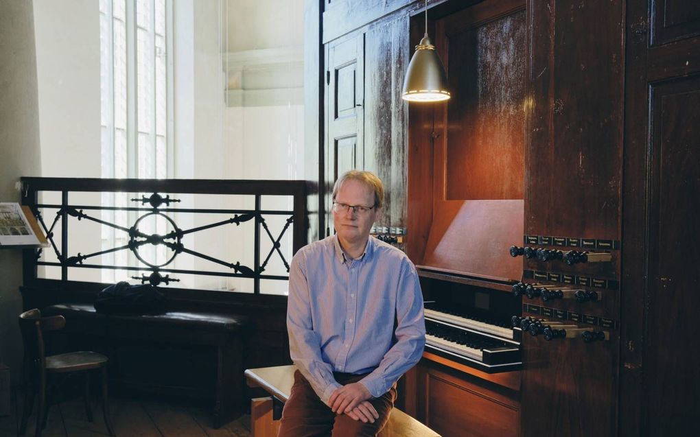 Arthur Koopman is organist van de Noorderkerk in Amsterdam. „De kerk is niet heel groot, maar je ervaart het gebouw nu als een gigantische ruimte.” beeld Sjaak Verboom