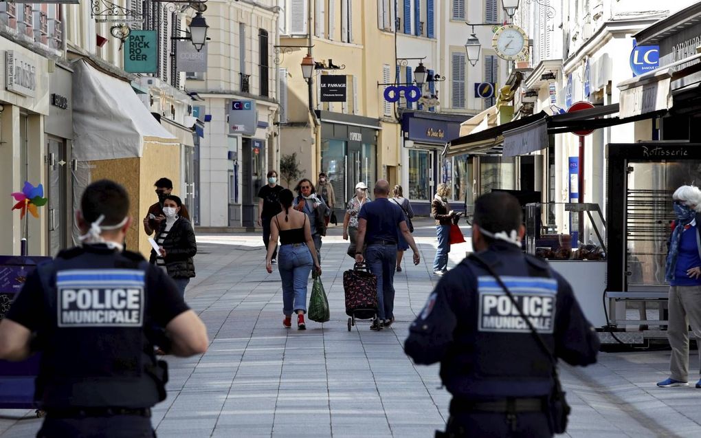 In de Franse stad Sceaux is het dragen van gezichtsbedekking verplicht voor iedereen boven de 10 jaar. beeld AFP, Thomas Coex