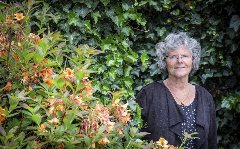 Milka Sytsma-Sarfaty draagt niet alleen het oorlogsverleden van haar vader mee, maar ook zijn verdrongen Joodse identiteit. beeld RD, Henk Visscher