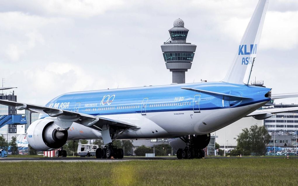 „Bedrijven, van het restaurant om de hoek tot de KLM, moeten gaan herstructureren. Overheid, werkgevers en werknemers doen er daarom verstandig aan zich gezamenlijk te richten op heroriëntatie en ontwikkeling.” beeld ANP, Remko de Waal