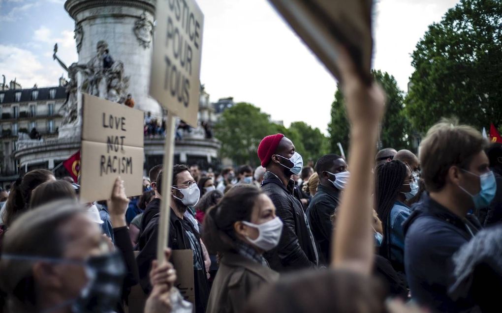 Demonstratie op de Place de la République in Parijs, dinsdag. beeld EPA, Yoan Valat