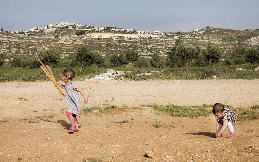 Ofra is een Joodse nederzetting op de Westelijke Jordaanoever (Westbank). Ofra werd in 1975 gesticht op grond die werd gekocht van Arabische eigenaren. Het was de eerste Joodse gemeenschap in het tot Israëlisch bestuurlijk gebied verklaarde district Judea