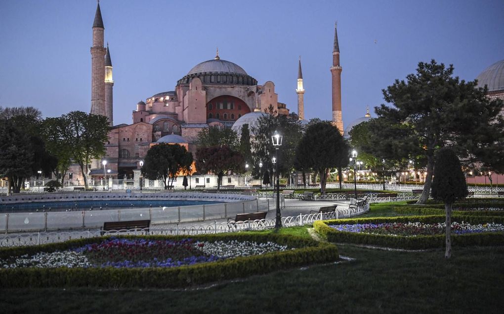 Vanaf de minaretten bij de Hagia Sophia schalden op 29 mei de woorden van het eerste hoofdstuk van de Koran. beeld AFP, Ozan Kose