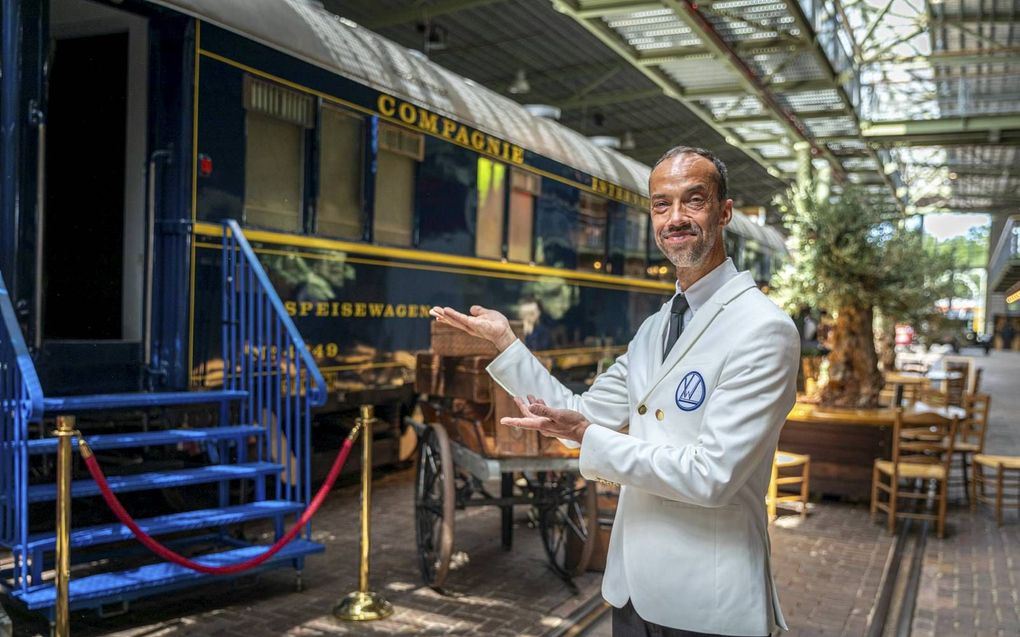 In het Spoorwegmuseum ging dinsdag een tentoonstelling van start over eten en drinken in of op weg naar de trein. beeld Spoorwegmuseum