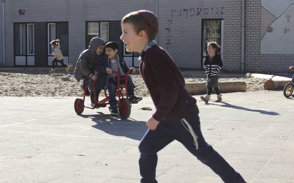 Het orthodoxe-joodse Cheider is verbaasd dat ze niet genoeg zou doen om de problemen op de school op te lossen. beeld RD.