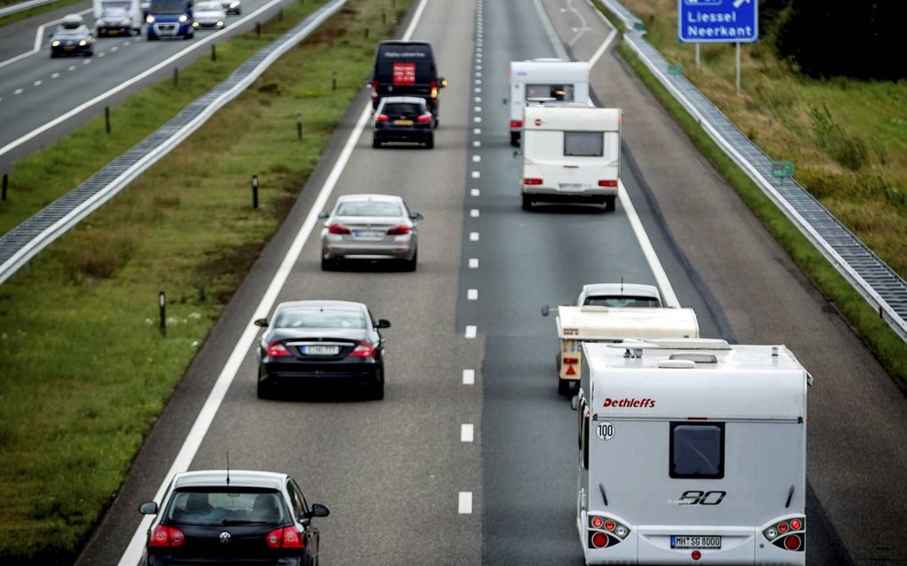 Nederlanders gaan steeds vaker op vakantie en geven daar ook meer geld aan uit, zo blijkt uit cijfers van het CBS. De vraag is of dat als materialistisch moet worden gezien. beeld ANP, Robin van Lonkhuijsen