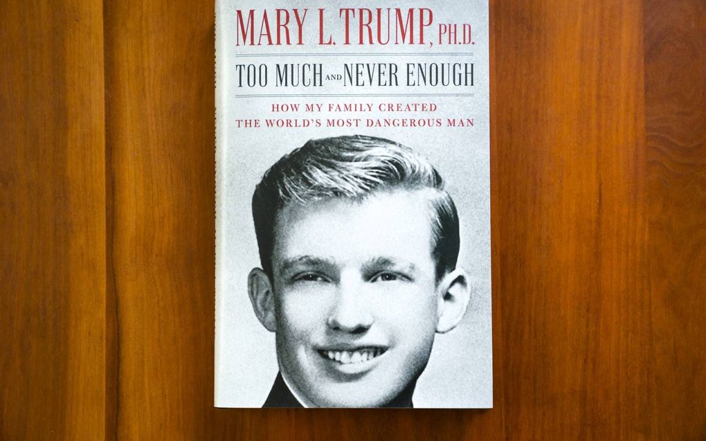 Het boek van Mary Trump over haar oom Donald ligt vanaf dinsdag in de winkel. beeld EPA, Jim Lo Scalzo