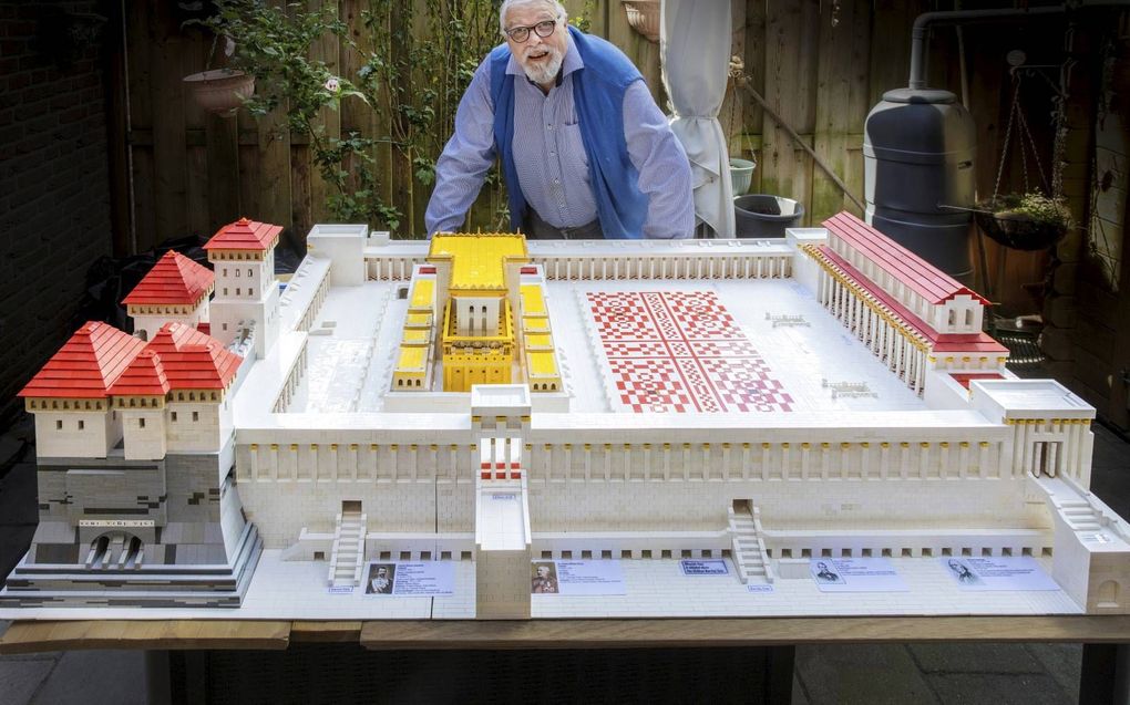 Gerrit Boer met zijn legotempel. beeld RD, Henk Visscher