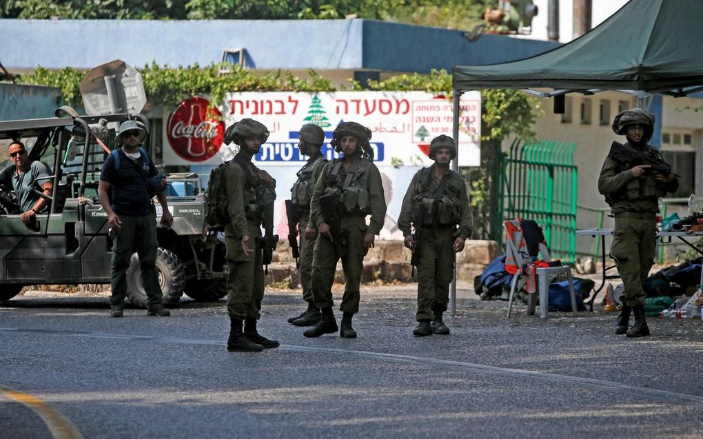 Israëlische militairen sloten maandagmiddag korte tijd wegen en dorpen in het noorden van Israël af, nadat Hezbollahstrijders hadden geprobeerd aan de grens met Libanon te infiltreren en een aanval uit te voeren. beeld AFP, Jalaa Marey