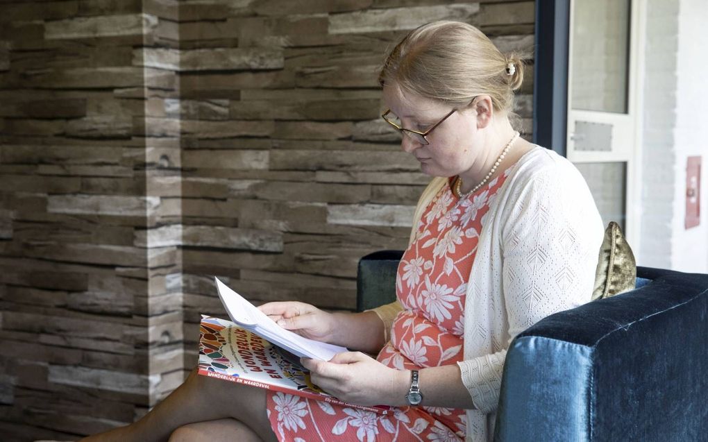 Froukje Hulsman begeleidt als redacteur bij De Banier schrijvers bij het schrijven van hun boek. beeld RD, Anton Dommerholt