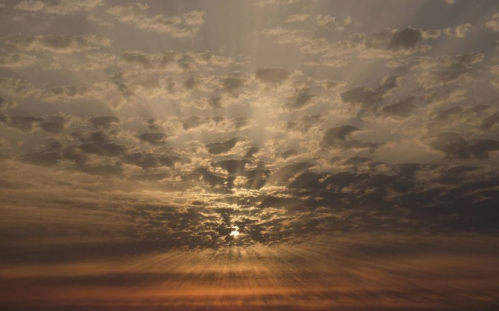 Legh Richmond kwam als predikant op het Zuid-Engelse eiland Wight in gesprek met veehoudersdochter Elizabeth Wallbridge. Hij schreef haar bekeringsgeschiedenis. Foto: zonsondergang gezien vanaf het eiland.