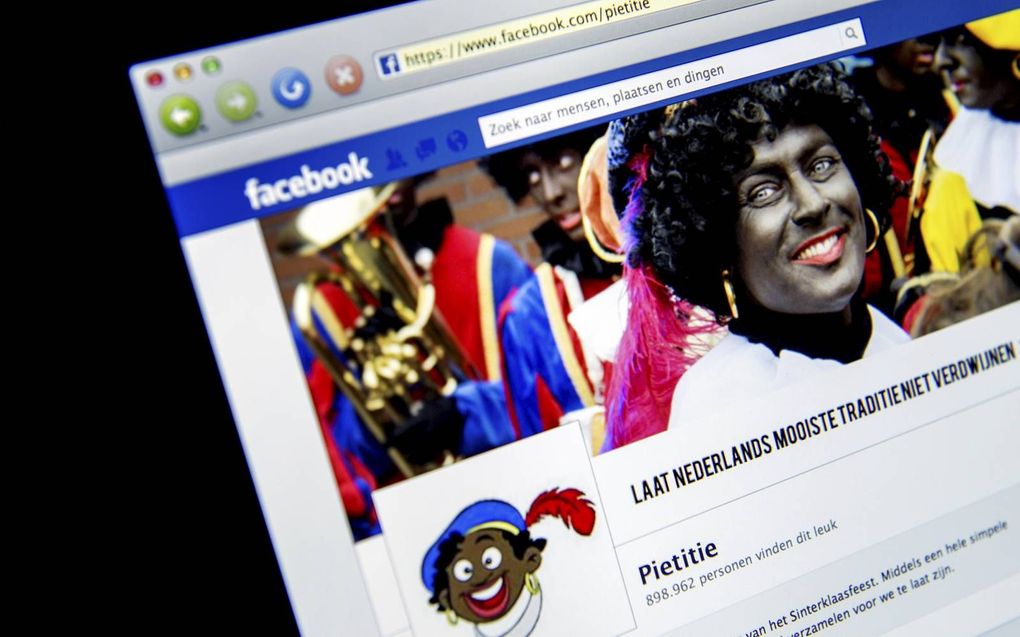 Facebook bant Zwarte Piet ook uit. Volgens media-advocaat Trojan kiest het medium daarmee voor een strengere lijn dan de rechter. beeld ANP, Koen van Weel