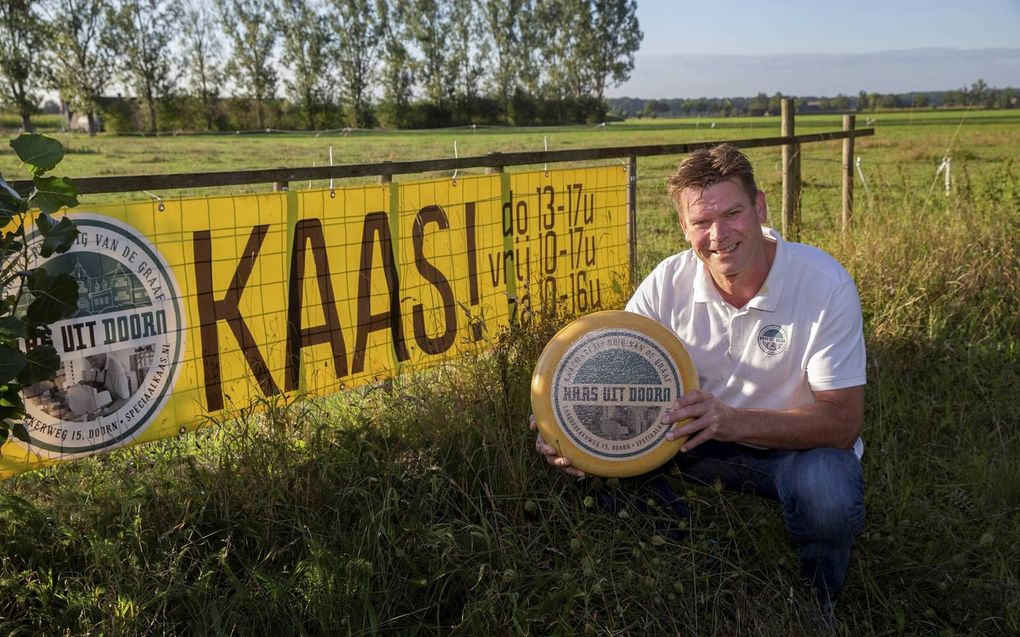 Huig van de Graaf, eigenaar van de kaasmakerij in Doorn: „Veel bezoekers in coronatijd zeiden: Ik rijd hier zo vaak voorbij. Eindelijk heb ik eens tijd om langs te komen.” beeld Erik Kottier