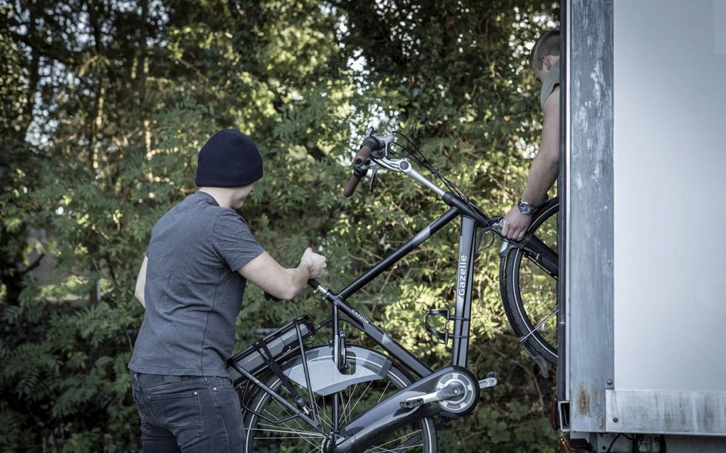 Dieven roofden in 2019 25 procent meer elektrische fietsen dan in 2018. Bendes slaan onder meer toe in de grensstreek. Als een e-bike in het buitenland is beland, wordt het een hele toer die weer terug te krijgen.  beeld André Dorst