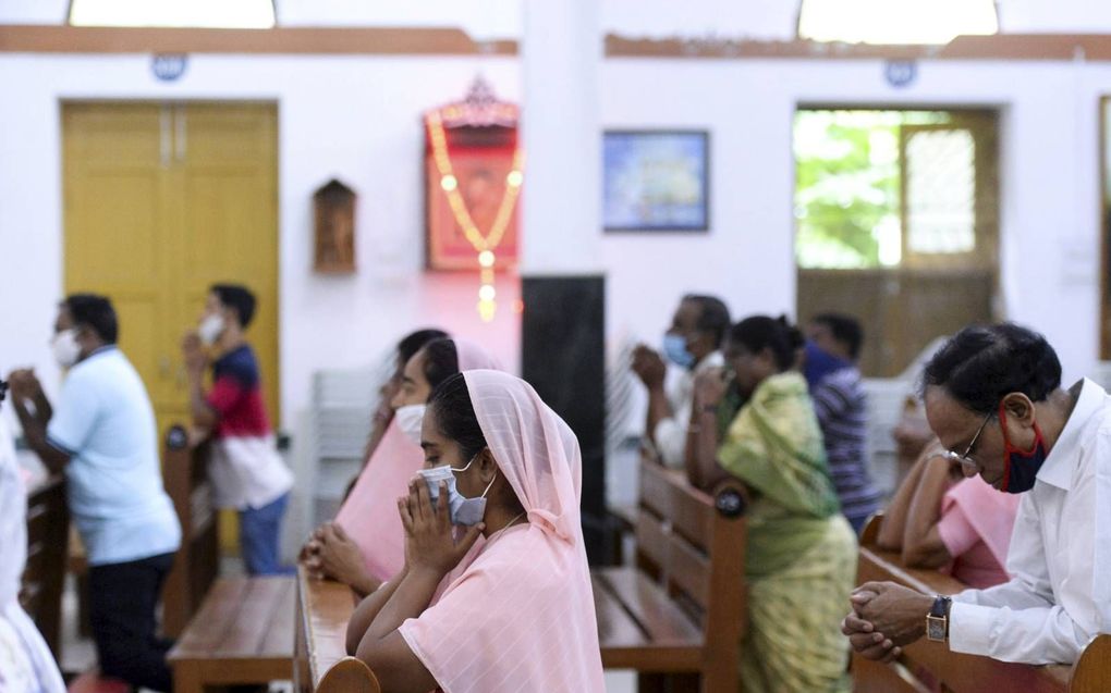 Door de coronacrisis werden er voor een korte periode minder incidenten tegen christenen gemeld. Dit kwam doordat mensen binnen zaten en kerken gesloten waren. beeld AFP, Noah Seelam