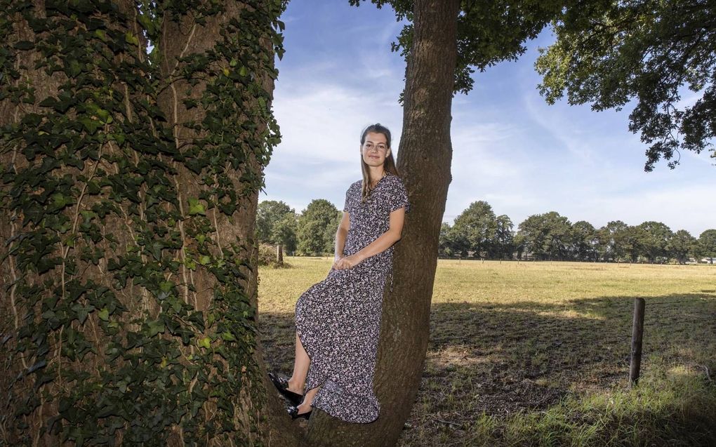 Corrie Groeneveld (22) zit in de eindfase van haar opleiding leraar Godsdienst en Levensbeschouwing aan de Christelijke Hogeschool Ede (CHE). Ze gaat na afronding van haar opleiding het onderwijs in, maar denkt niet te veel na over de toekomst. „Ik doe wa