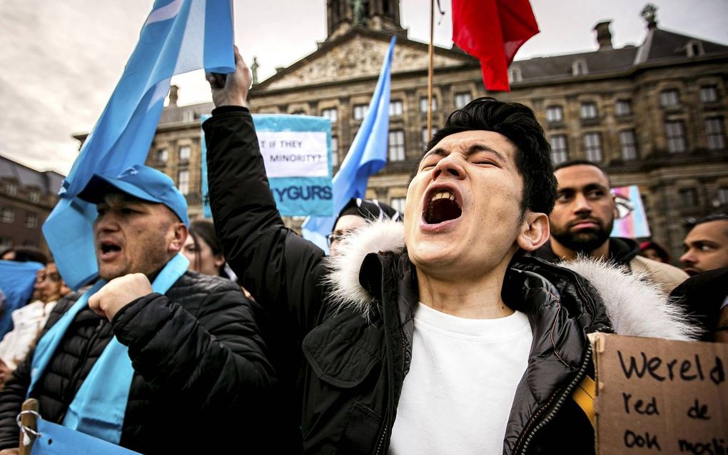 Oeigoeren en sympathisanten demonstreerden in december 2019 op de Dam in Amsterdam. beeld ANP, Remko de Waal