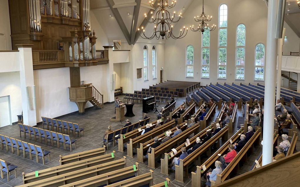 In de hersteld hervormde Bethelkerk in Lunteren werd donderdag de bondsdag van de Hersteld Hervormde Vrouwenbond gehouden. Vanwege de coronamaatregelen konden belangstellenden via internet meeluisteren. beeld RD