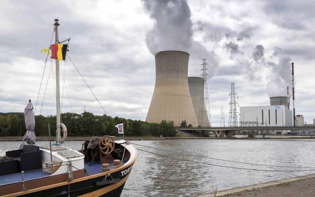 „Kerncentrales voegen per kWh elektriciteit weliswaar niet veel CO2 maar wel drie keer zoveel extra warmte toe aan het natuurlijk milieu.” Foto: kencentrale in het Belgische Tihange. beeld ANP, Marcel van Hoorn