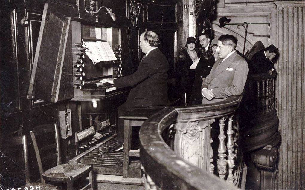 Louis Vierne op 8 december 1927 aan het orgel van de St.-Nicolas du Chardonnet in Parijs. beeld Wikimedia