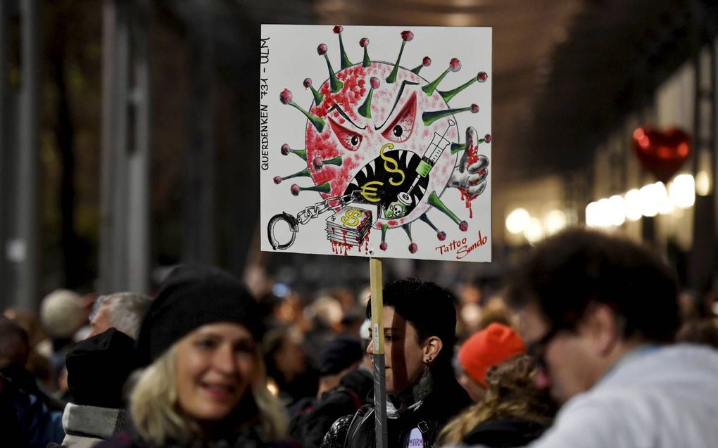 Betogers demonstreerden vorige week zaterdag in Leipzig tegen de coronamaatregelen van de Duitse overheid. beeld AFP, John MacDougall