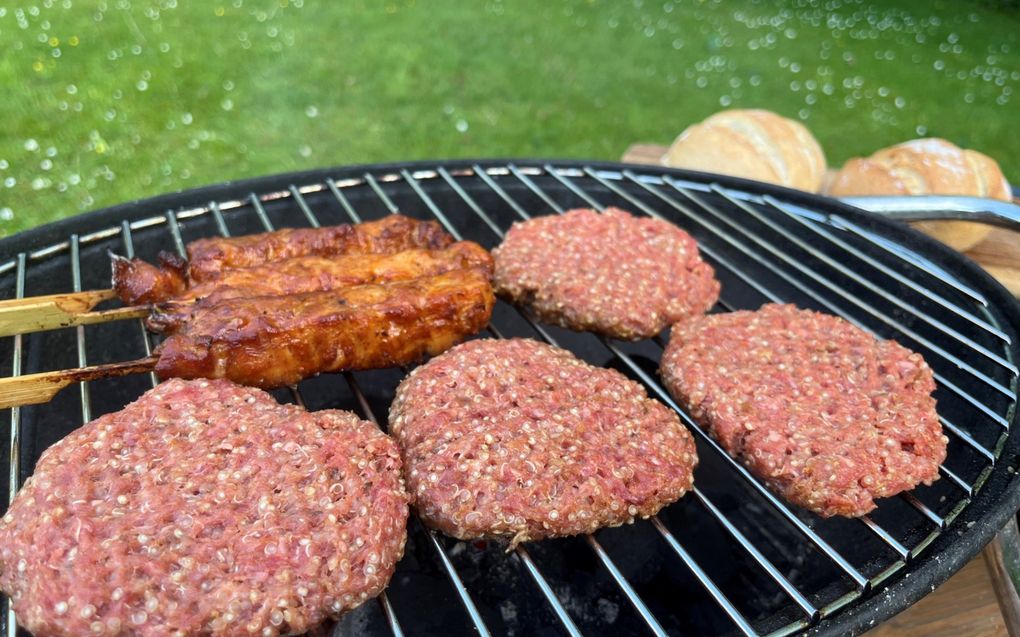 Quinoa-gehaktburgers. beeld RD