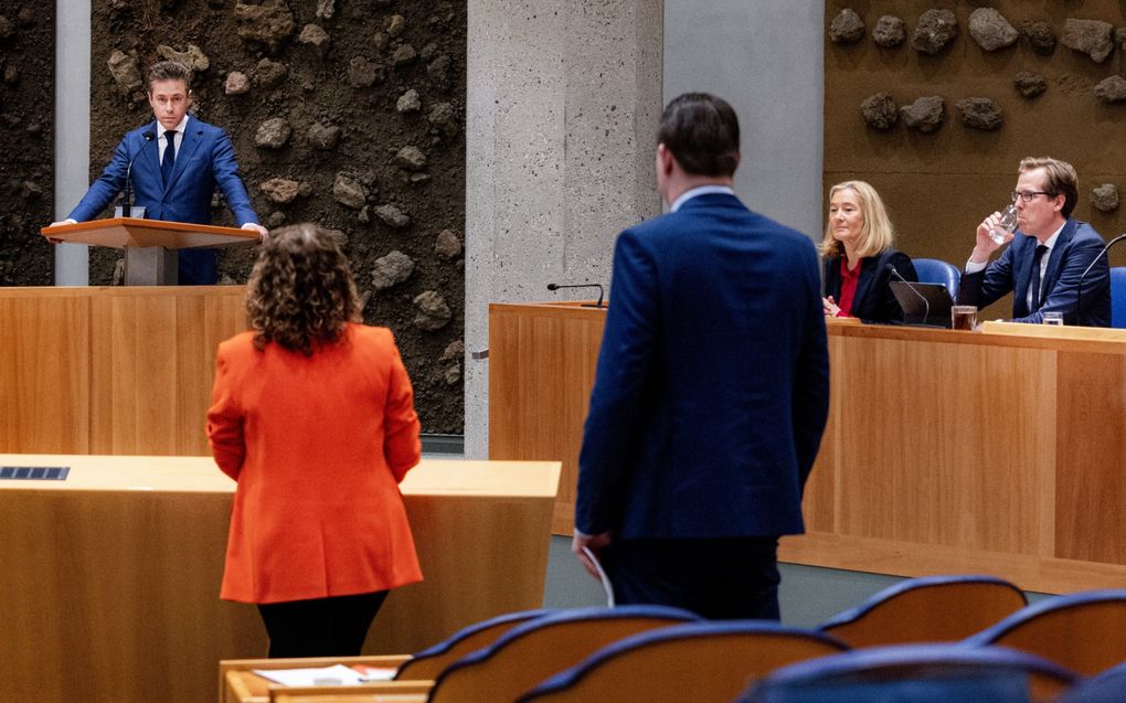 Stoffer (l.) in het debat over de onderzeeboten. Rechts minister Adriaansens en staatssecretaris Van der Maat. beeld ANP, Ramon van Flymen