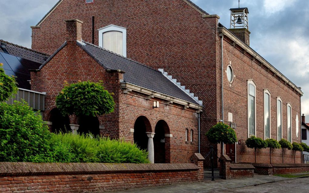 Ds. Weststrate doet intrede in gereformeerde gemeente in Nederland Bruinisse
