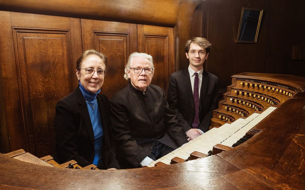 Sophie-Véronique Cauchefer-Choplin, Daniel Roth en Karol Mossakowski op de orgelbank in de Parijse Saint-Sulpice. beeld Antoine Thiallier