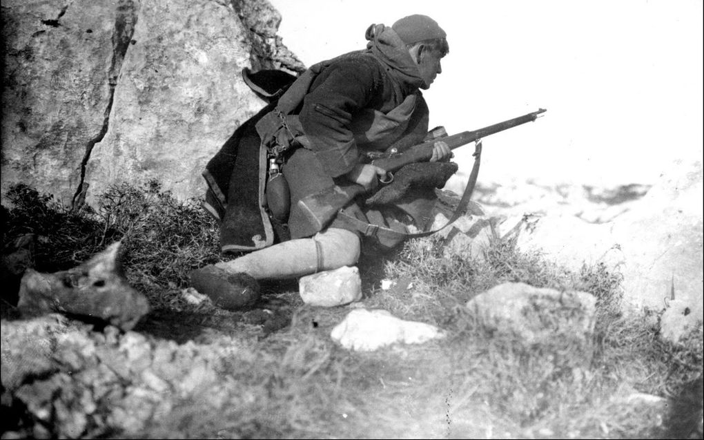 Een Griekse militair in actie tijdens de belegering van Ioannina. beeld Nicholas Othonaios (1877-1949)