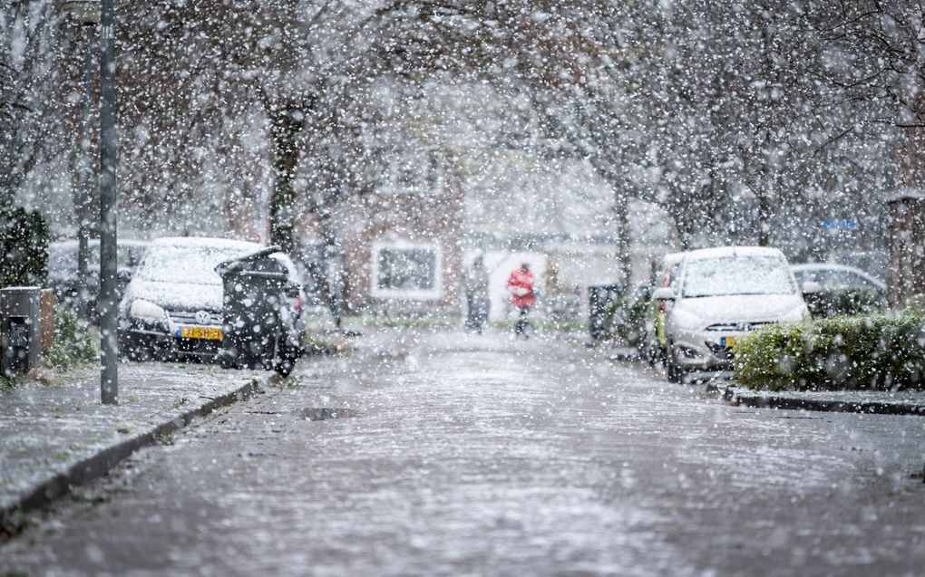 Het Gaat Sneeuwen Met Gladheid Tot Gevolg