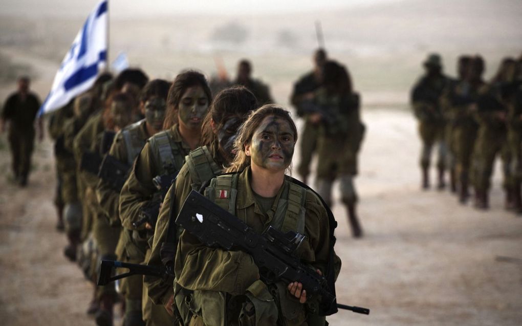 Rabbijnen Bezorgd Om Vrouwen In Leger Israël