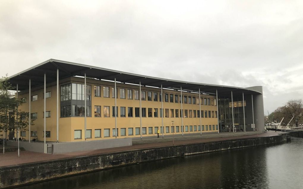 Eis: boete voor plaatsen volgapparatuur onder auto ds. Bredeweg