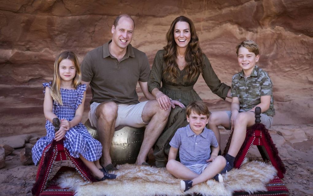 De kerstkaart van 2021 van prins William en hertogin Catherine met hun kinderen: George, Charlotte en Louis. beeld AFP, Kensington Palace