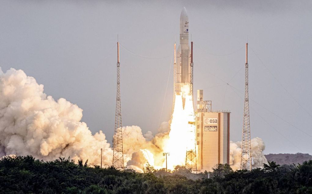 De Ariane 5-raket met aan boord de James Webb Space Telescope werd op 25 december 2021 gelanceerd vanaf het Guyana Space Center in Kourou. beeld AFP, Jody Amiet