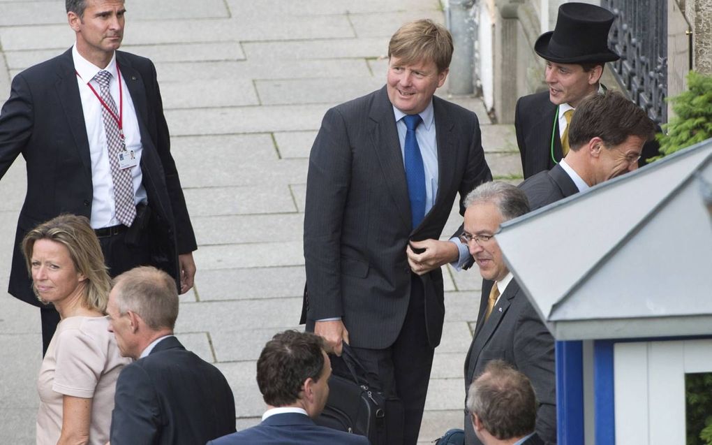 Wat deden koning Willem-Alexander (m.) en premier Rutte (r.) in 2016 bij de Bilderbergconferentie in Dresden? Omdat deze bijeenkomsten besloten zijn, roepen ze veel wantrouwen op.  beeld EPA, Sebastian Kahnert