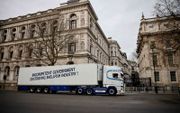 Vishandelaren protesteren met hun trucks in Londen. Ze lijden schade door de douaneformaliteiten met de Europese Unie.  beeld AFP, Tolga  Akmen