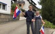 Zeger en Rianne Moussault verwelkomen Nederlandse gasten in Duitsland. beeld RD