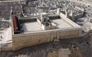 „De gebeurtenissen doen zich dus voor in de periode vanaf het jaar 30; ongeveer vanaf het moment waarop de Heere Jezus stierf.” Foto: maquette van de Tweede Tempel in het Israël Museum te Jeruzalem. beeld iStock