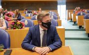 CDA-Kamerlid Omtzigt droeg tijdens zijn beëdiging een mondkapje met daarop een toespeling op een notitie van D66-verkenner Ollongren die onbedoeld op een foto werd vastgelegd.  beeld, Werry Crone