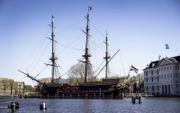 VOC-schip de Amsterdam is weer thuis na maanden onderhoud.  Het schip ligt sinds 1991 aan de steiger van het Scheepvaartmuseum. beeld ANP, Sem van der Wal