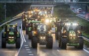 Protesterende boeren blokkeren de A28. beeld Hollandse Hoogte/ANP