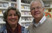 Boekhandelaar Johan Brokking en zijn vrouw. beeld Johan Brokking