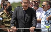 De Israëlische premier Benjamin Netanyahu op de plek waar vorige week 44 mensen omkwamen tijdens een religieuze bijeenkomst. beeld AFP, Ronen Zvulun