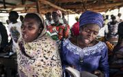 Christelijke vrouwen in Nigeria. Moslimextremisten doodden zondag tientallen christenen in het Izi-gebied. beeld Maarten Boersema