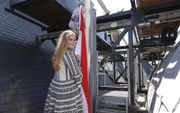 Prinses Amalia hangt de vlag uit bij Paleis Huis ten Bosch. De oudste dochter van koning Willem-Alexander en koningin Maxima is geslaagd voor haar eindexamens. Amalia zat op het Christelijk Gymnasium Sorghvliet in Den Haag. beeld ANP/RVD