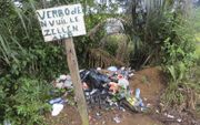 Surinamer schaamt zich niet voor afval. beeld Armand Snijders