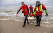 Jongeren kunnen zich tijdens hun maatschappelijke diensttijd inzetten voor een reddingsbrigade aan de kust.   beeld ANP, Robin van Utrecht