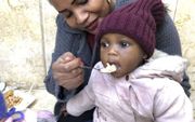 Als Sudanese vluchtelingen na een kerkdienst een maaltijd krijgen is dat vaak hun ontbijt. beeld Stichting Nijlvallei